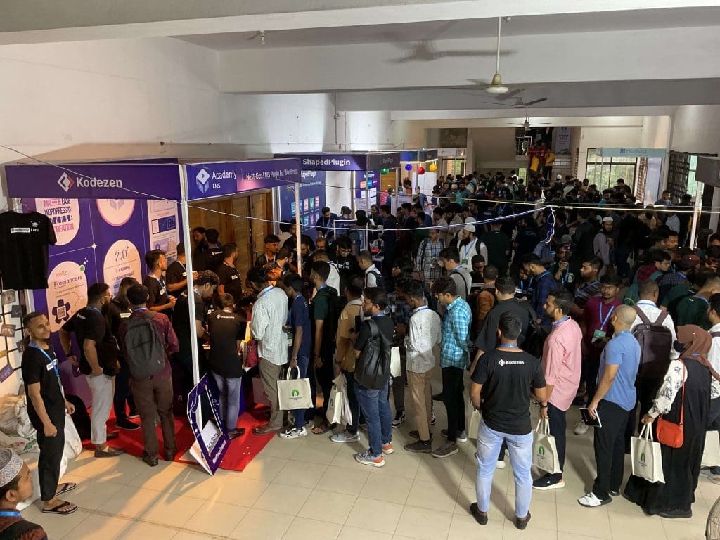 Crowded Academy LMS Booth